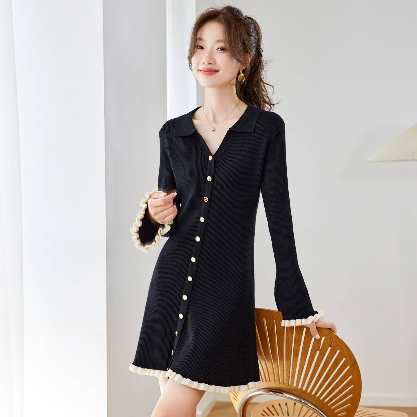 小香风黑色连针织衣裙女秋冬爆款polo领法式气质修身高级感毛衣裙