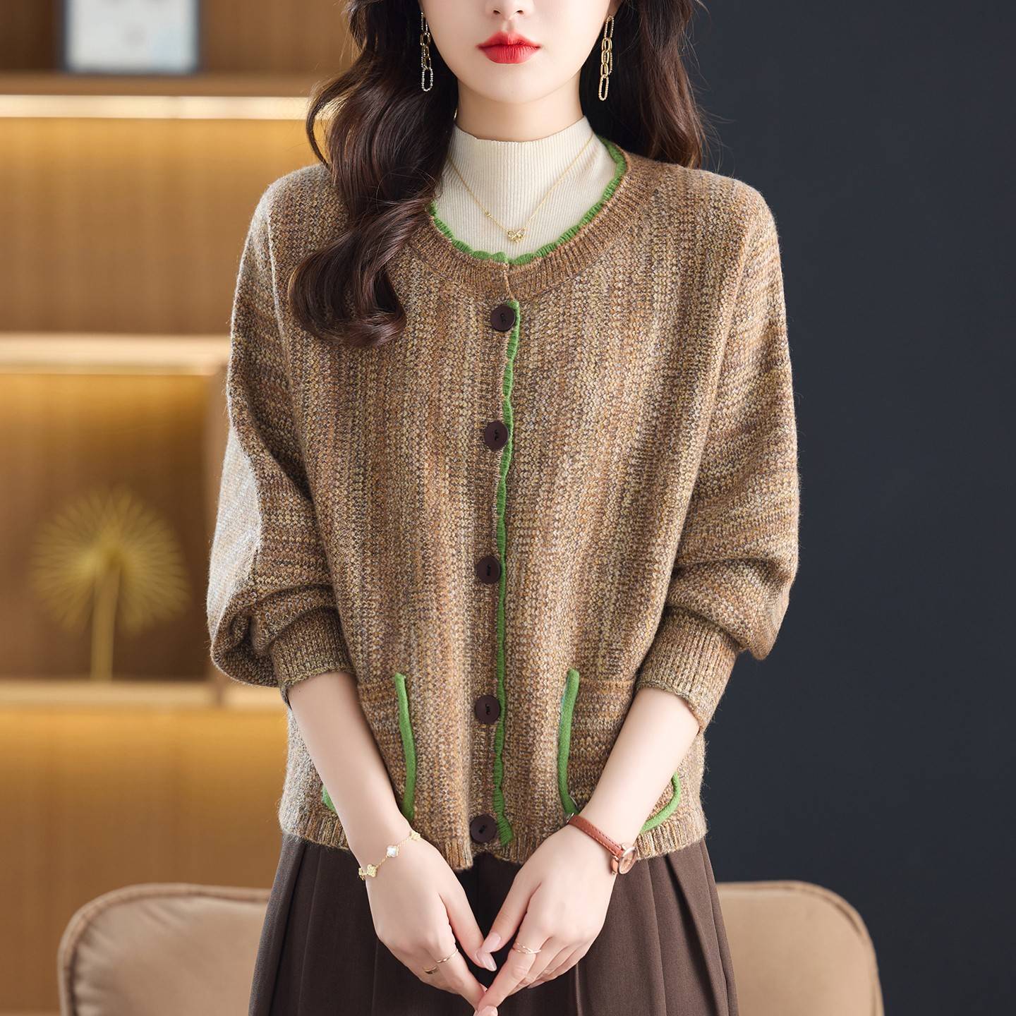 春秋设计感时尚针织开衫女减龄毛衣女款2025新款花边圆领花纱上衣