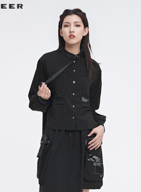 S·DEER圣迪奥女装秋休闲立领织带撞色字母黑色衬衫S22180515