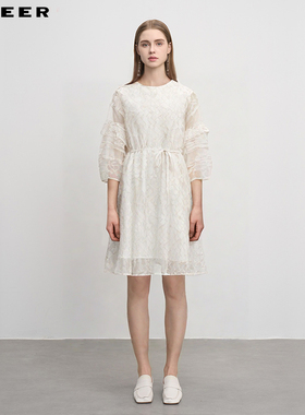 sdeer圣迪奥女装圆领绣花碎褶网纱宽松连衣裙S242Z1205
