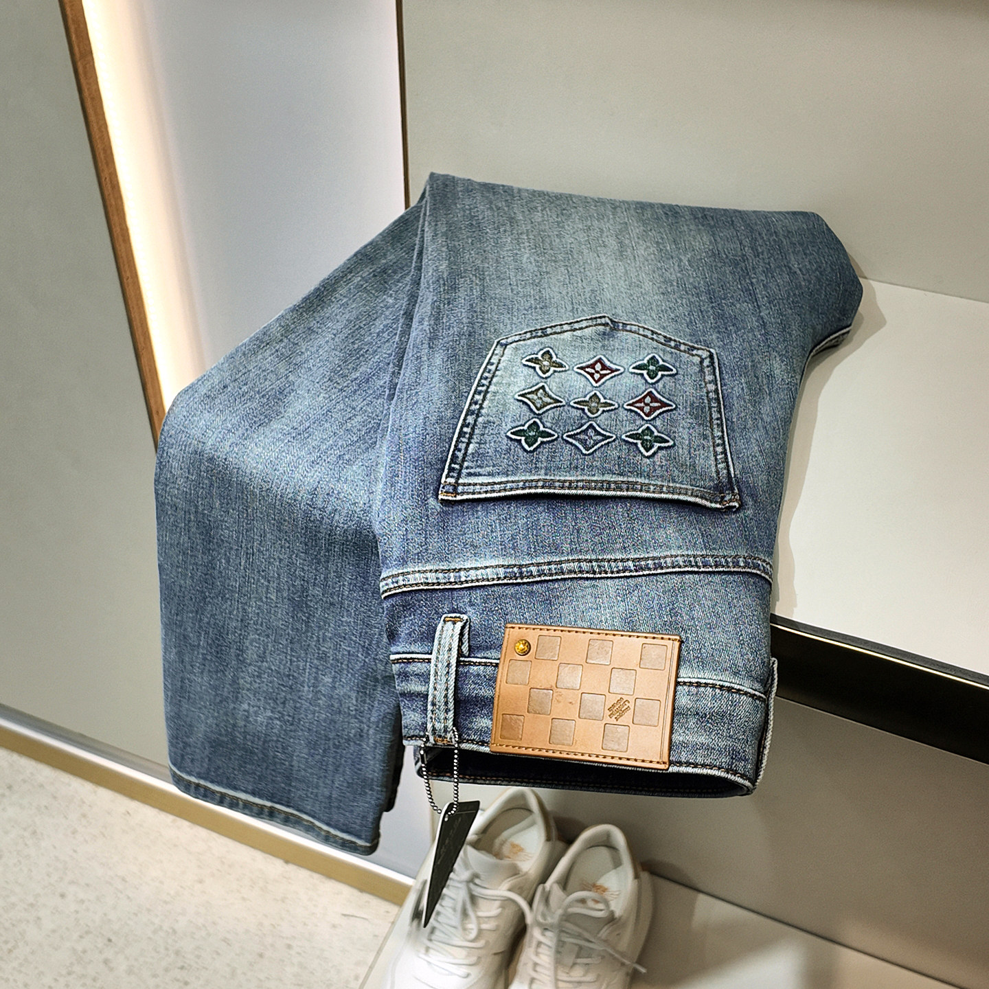 2026年新款春夏男士浅蓝色弹力柔软牛仔裤欧美风修身小直筒休闲裤