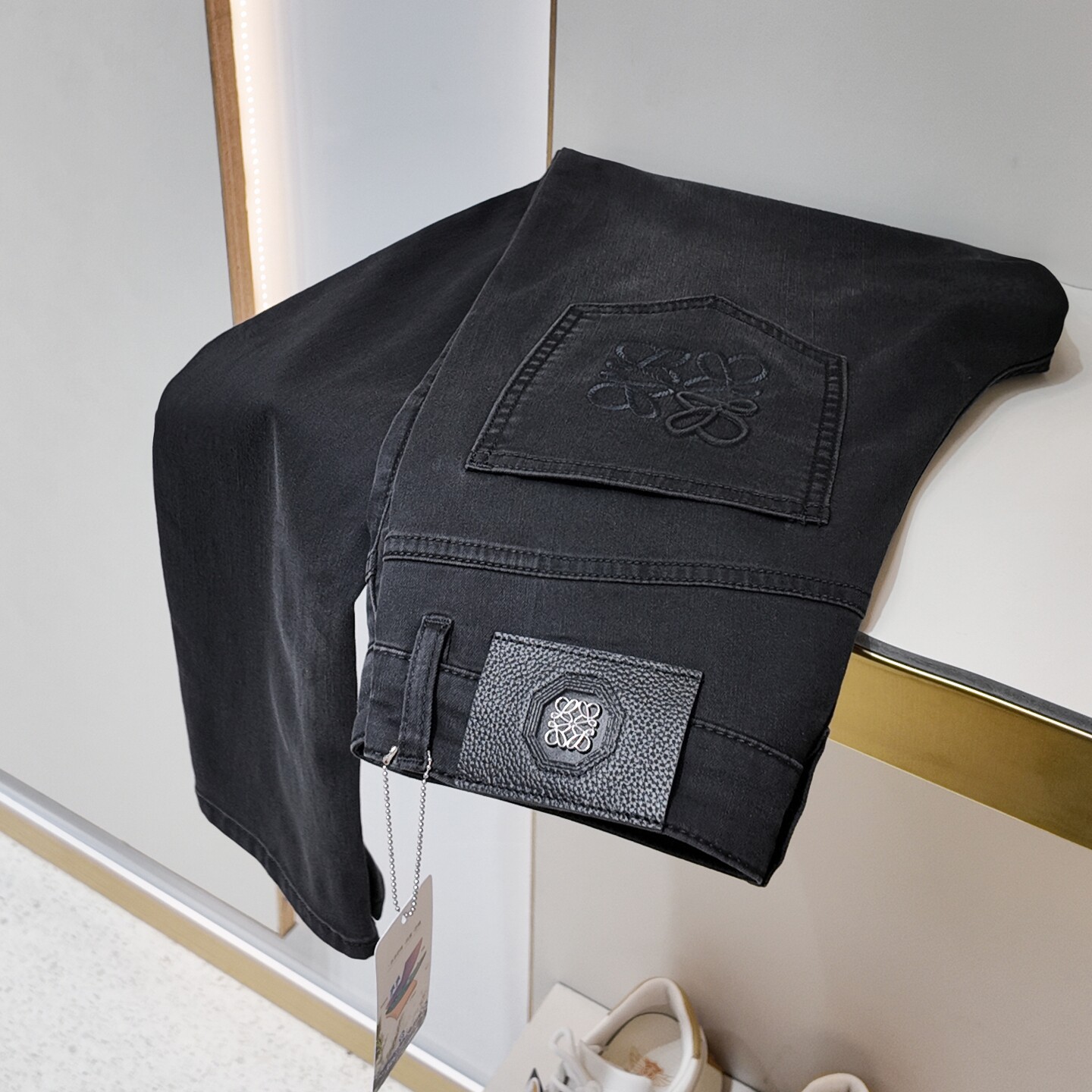 2026年春夏新款深黑灰色修身弹力牛仔裤男士薄款小直筒中腰休闲裤