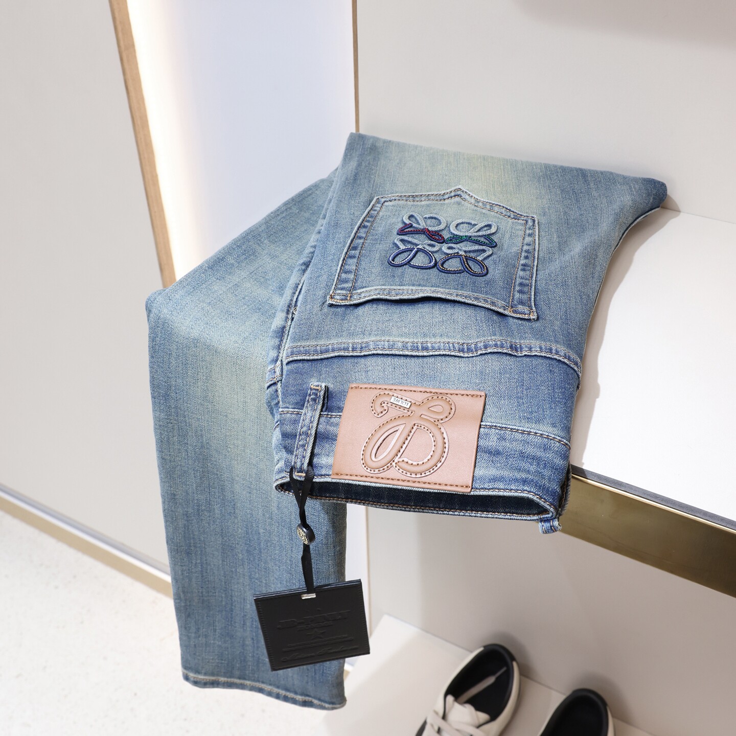 2026年新款男士浅蓝色弹力柔软牛仔裤春夏欧美风修身小直筒休闲裤