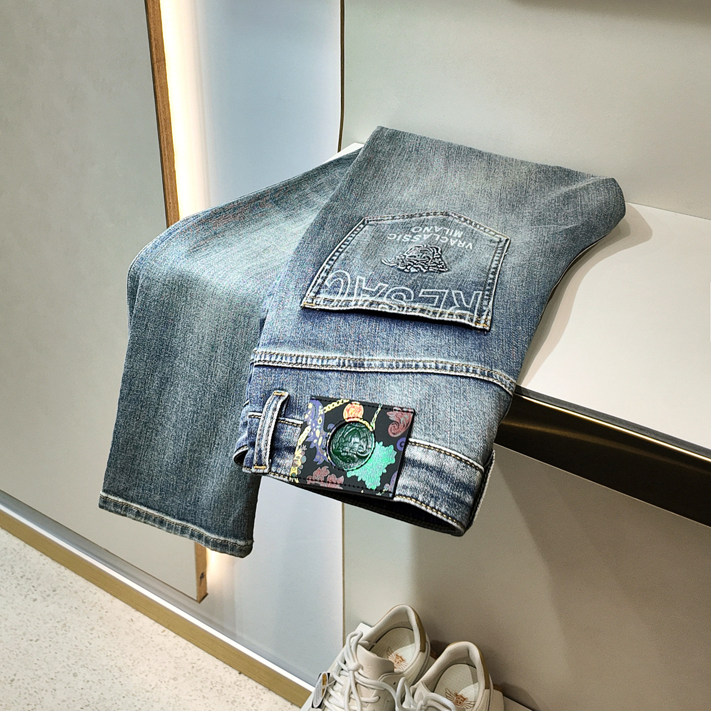 欧美风浅蓝色修身小直筒弹力牛仔裤男士春夏舒适柔软中腰休闲裤子