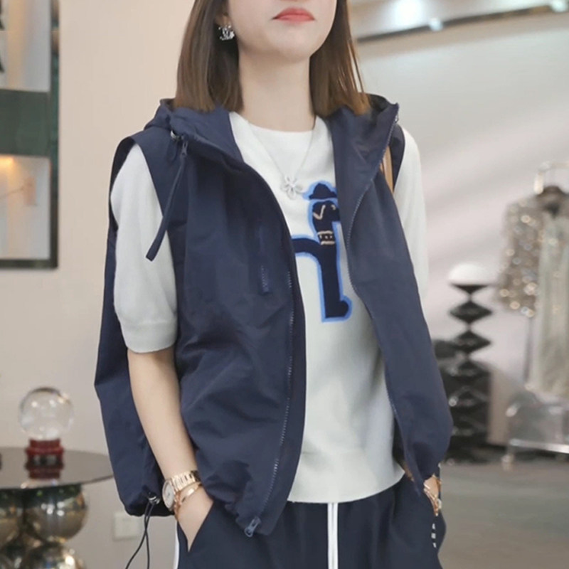 休闲连帽马甲外套女春秋装新款时尚百搭洋气减龄无袖坎肩工装马夹