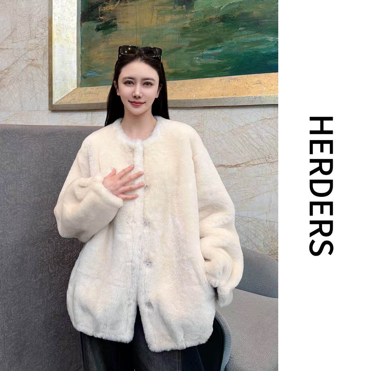 HERDERS “小软羊系列” 短款圆领皮毛一体女款皮草外套 52638
