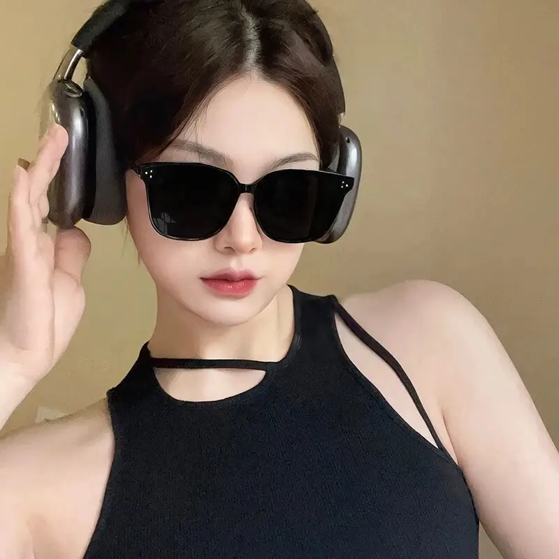 墨镜女款2025新款高级感显脸小开车专用大框海边拍照太阳眼镜HWJ