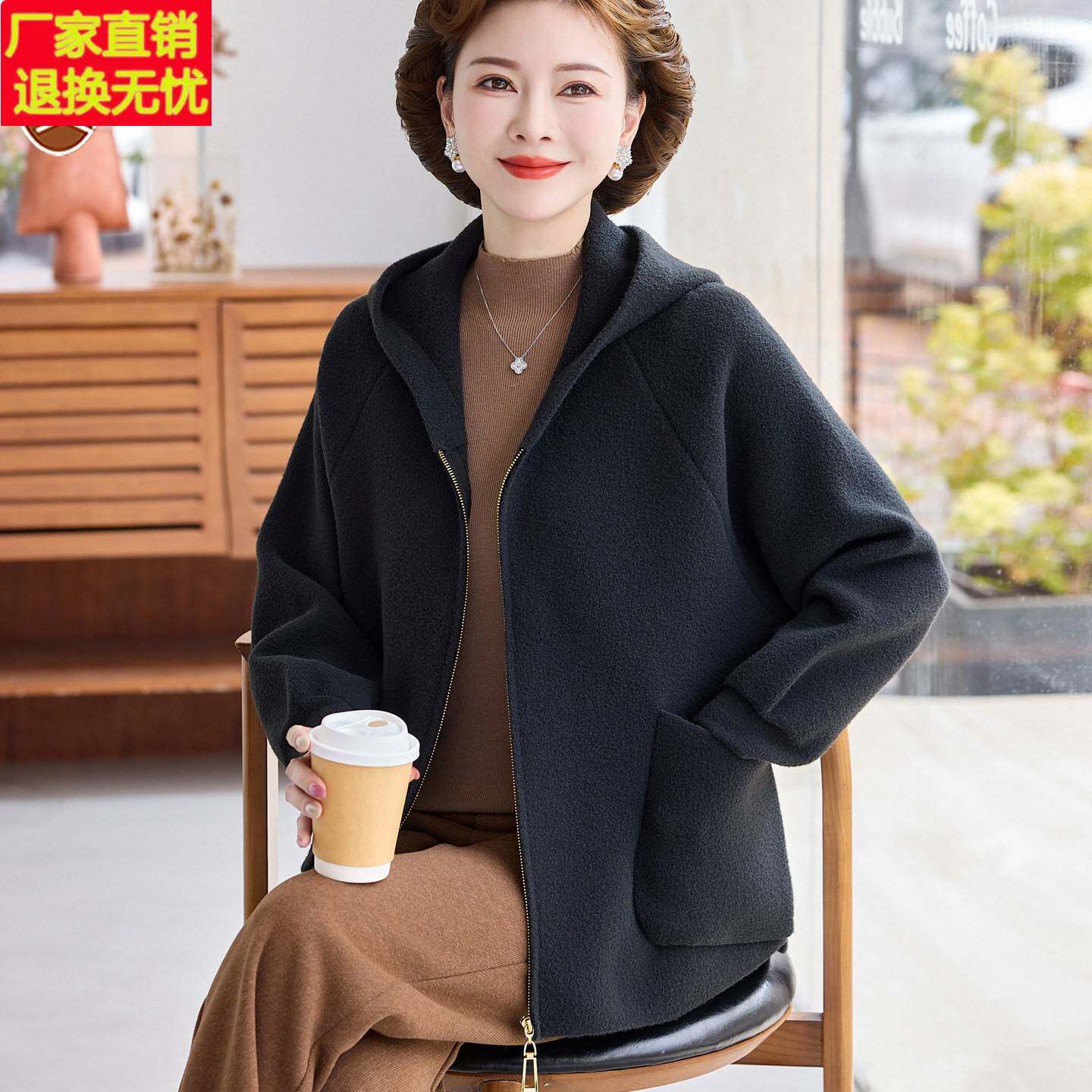 中老年女装洋气厚外套今年流行妈妈新款秋冬端庄大气衣服大码风衣