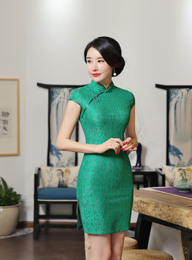 Short sleeved slim fitting lace cheongsam 女绿色修身蕾丝旗袍