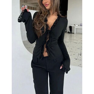 女士V领喇叭长袖衬衫 Women's V-neck flared long sleeved shirt