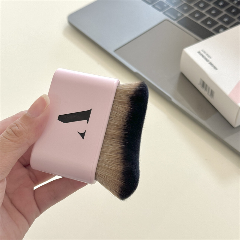 刷出伪素颜~VENICE BODY原单多功能弧形粉底化妆刷单支装不吃粉
