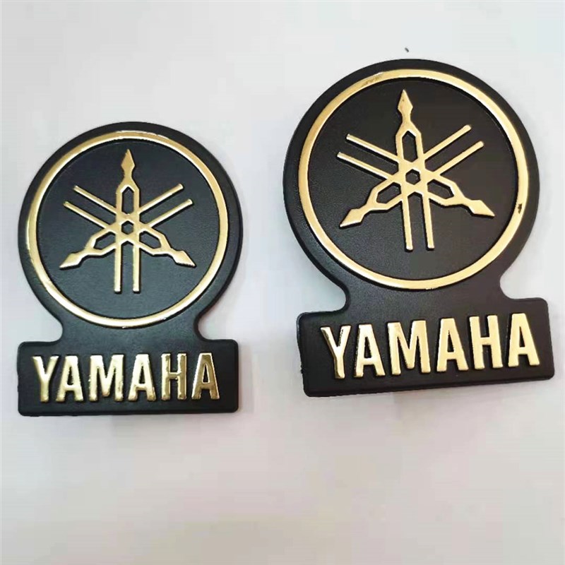 雅马哈音响塑料标牌YAMAHA音箱商标镀金黑底logo 定做音响标牌