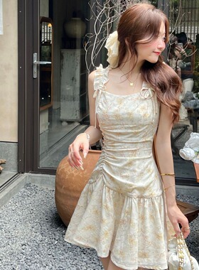 初桃香氛/法式浪漫黄色碎花连衣裙女夏季小个子绝美吊带裙