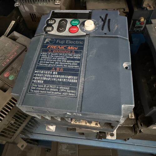 议价富士变频器FRN0005C2S-4C 成色漂亮 1.5KW可维修