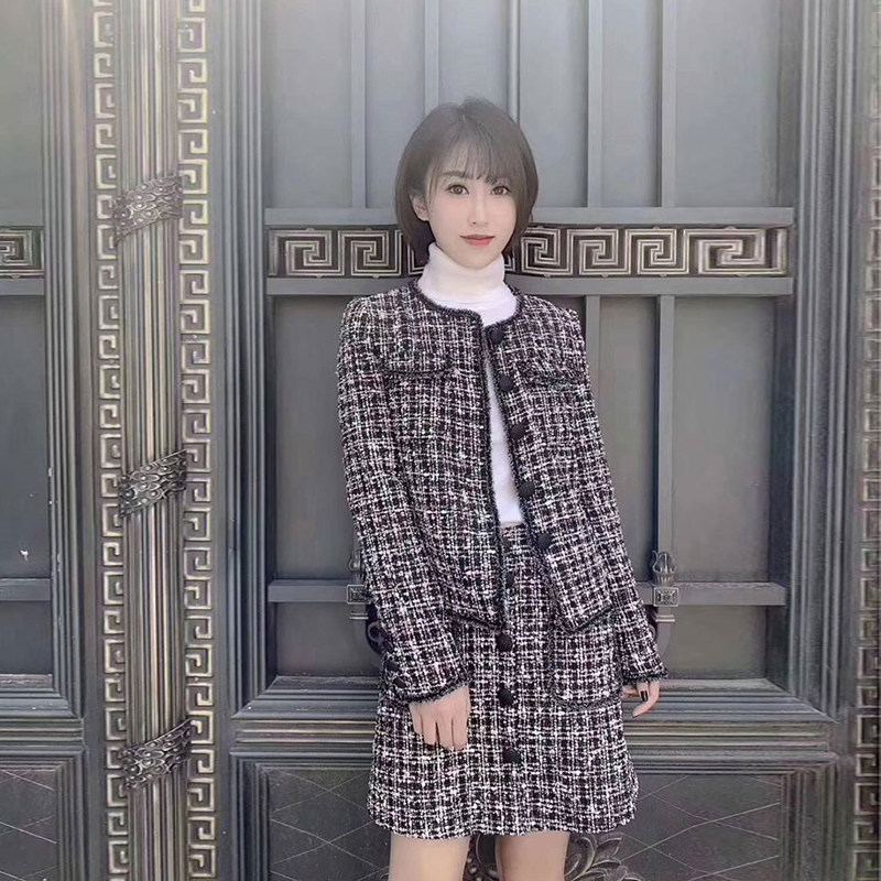 新颖阿玛施正旗舰店官网2019秋冬新款圆领格子小香风外套短裙套装