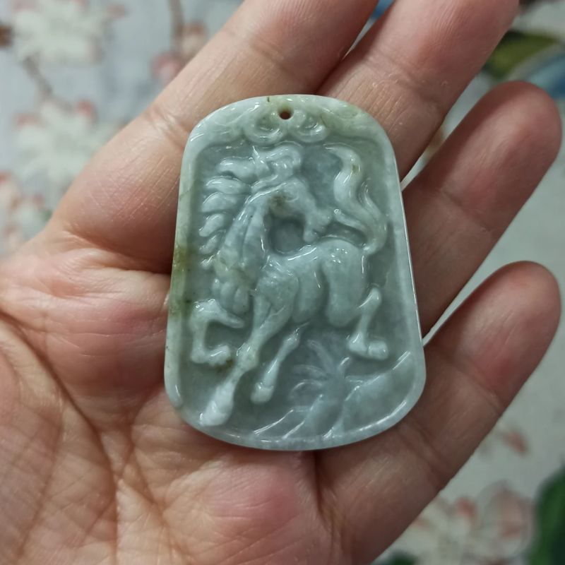 翡翠吊坠飘花十二生肖马牌