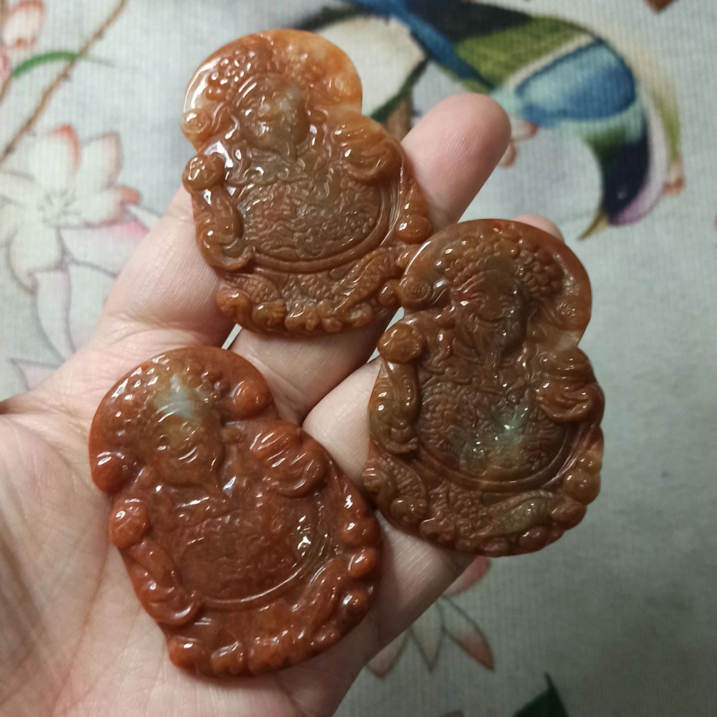 缅甸天然翡翠吊坠财神牌