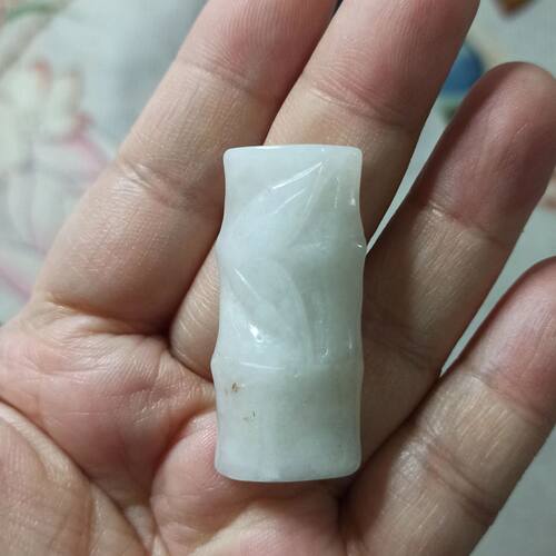 缅甸天然翡翠吊坠雕刻竹节白底