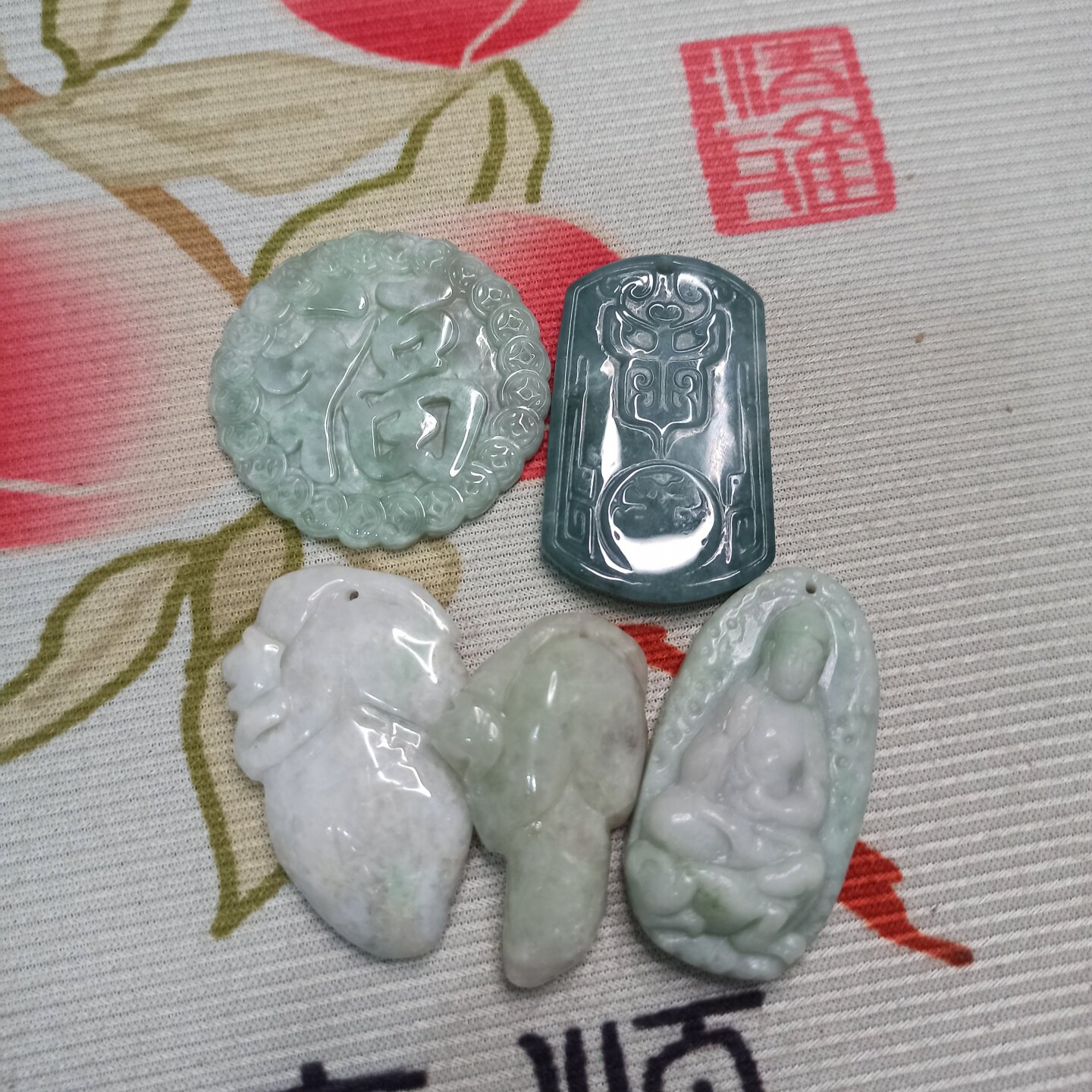 47缅甸天然翡翠吊坠福牌如意观音一组大牌子卡40X30mm左右大瑕疵