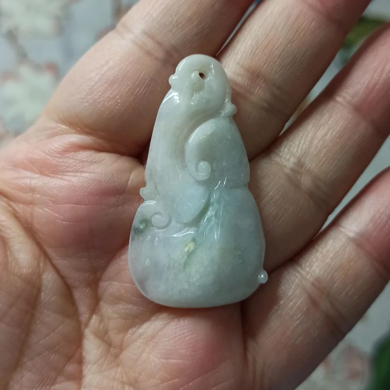 天然翡翠吊坠雕刻件大号