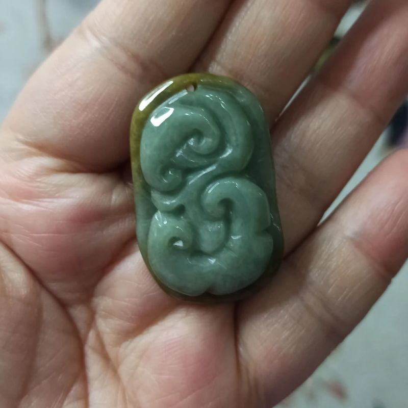 天然翡翠吊坠黄翡飘花如意雕刻件