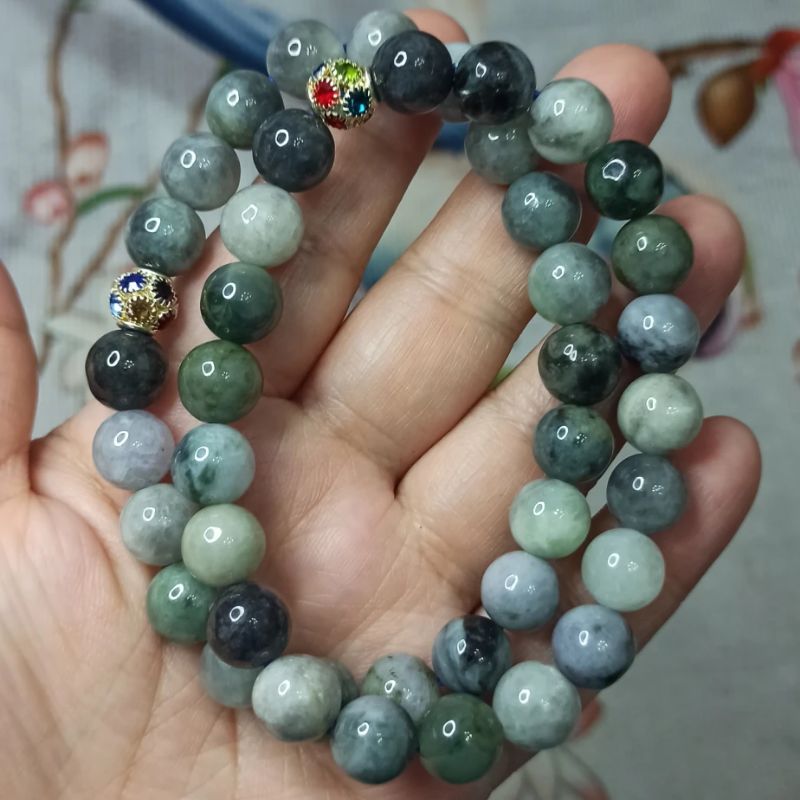 缅甸天然翡翠飘花乌鸡圆珠