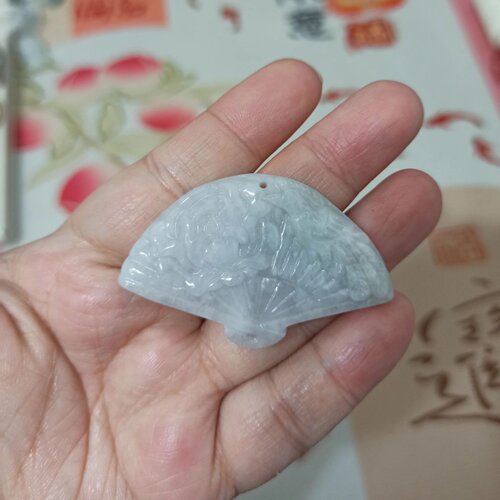 天然翡翠吊坠白底凤穿牡丹
