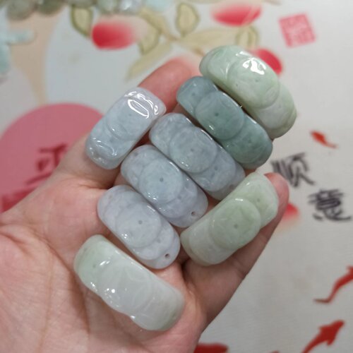 天然翡翠手牌雕刻手排元宝左右
