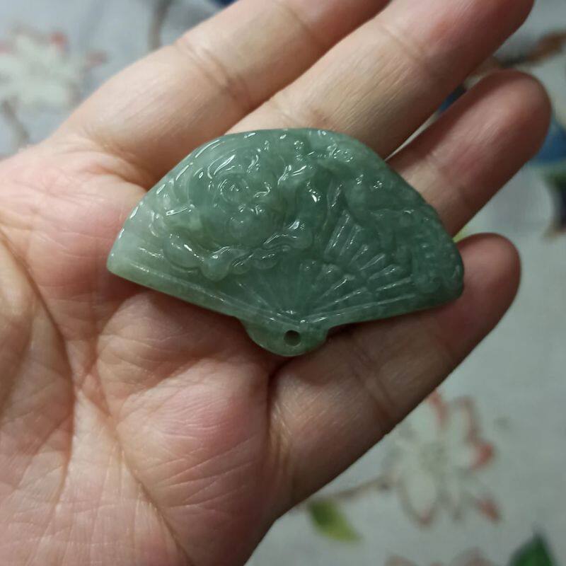 267缅甸天然翡翠吊坠绿底凤穿牡丹扇子牌卡50X32mm左右满48元包邮