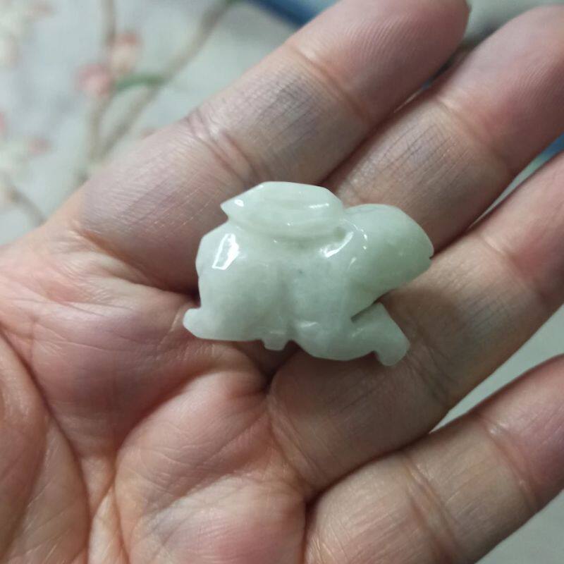 天然翡翠黄飘花吊坠生肖兔