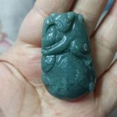 413天然翡翠吊坠危料如意福寿猴子献寿手把蓝水飘花卡44X27mm左右