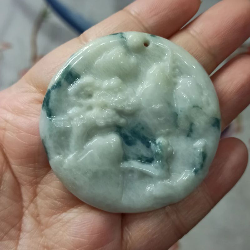 天然翡翠吊坠山水牌飘花圆牌