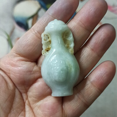 天然翡翠吊坠瓶子宝瓶卡51