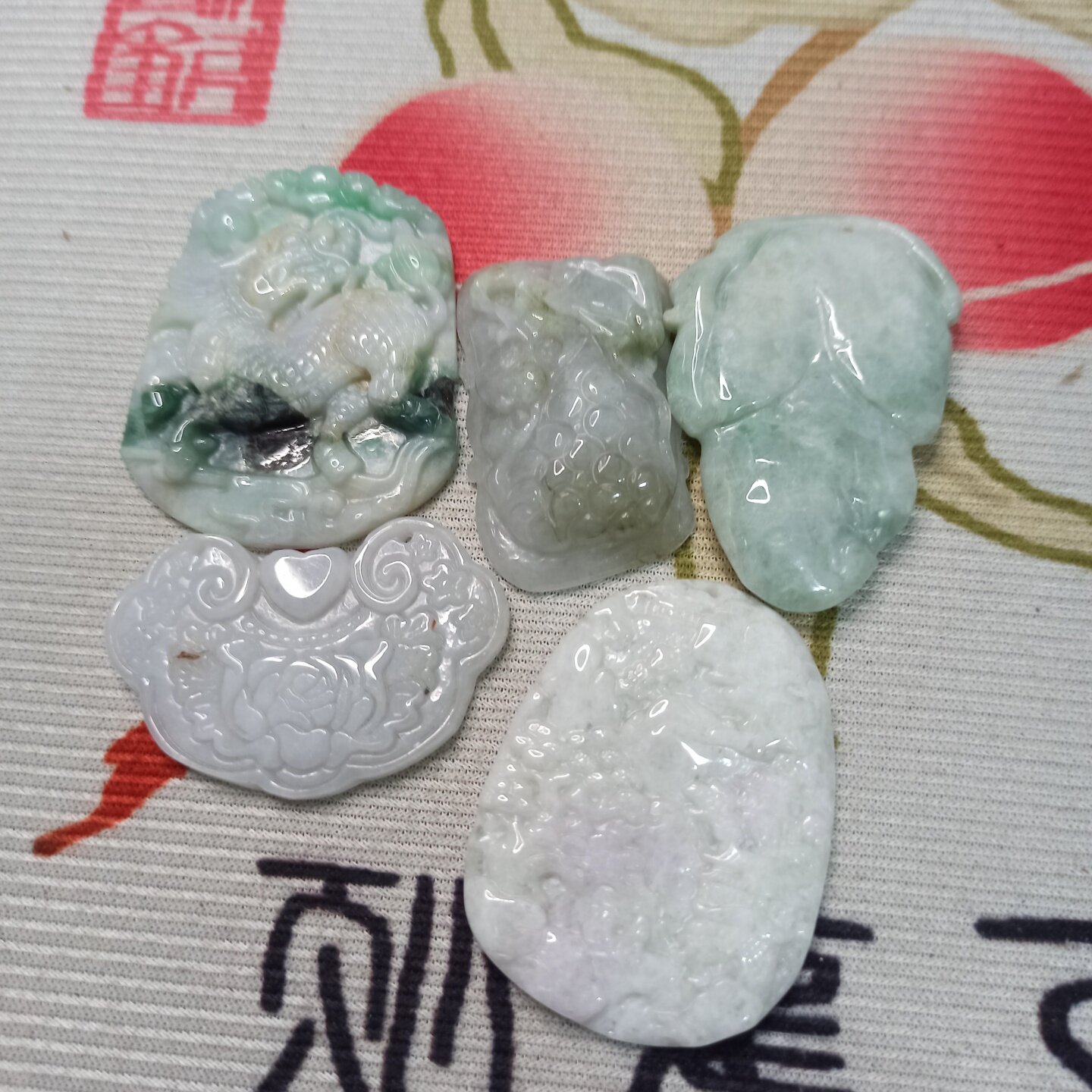 409缅甸天然翡翠吊坠福牌麒麟山水一组大牌子卡40X30mm左右大瑕疵