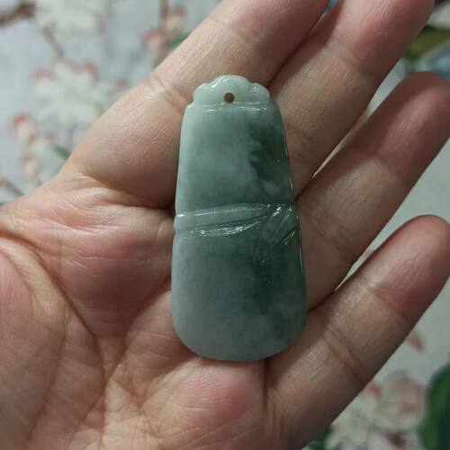 天然翡翠竹节吊坠淡绿飘花