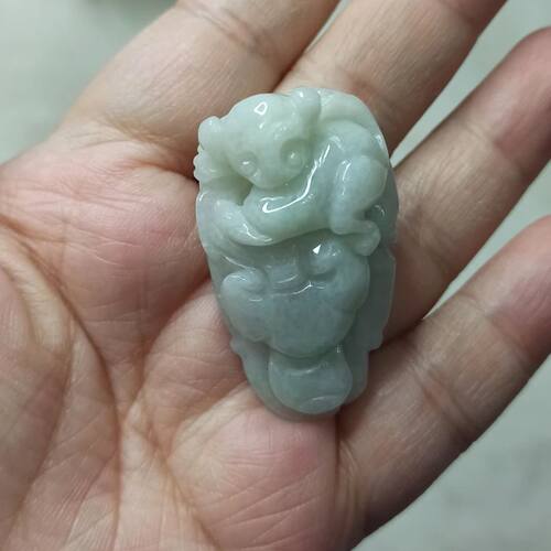 天然翡翠吊坠如意福寿猴子献寿