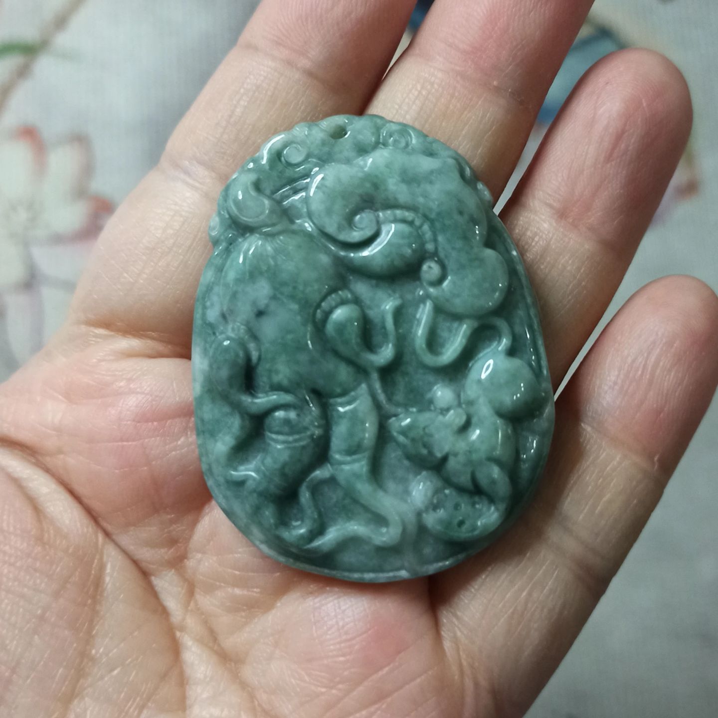 409缅甸天然翡翠飘花吊坠雕刻件手把件佛手人参人生如意卡48X37mm