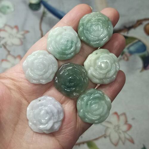 天然翡翠玫瑰花吊坠孔牌子
