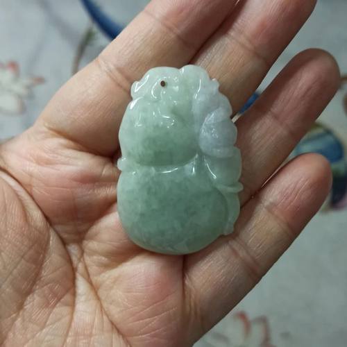 天然翡翠吊坠雕刻件蝙蝠葫芦