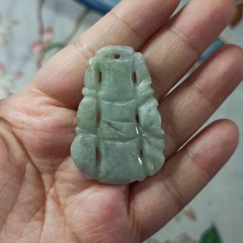 天然翡翠竹节吊坠淡绿飘花