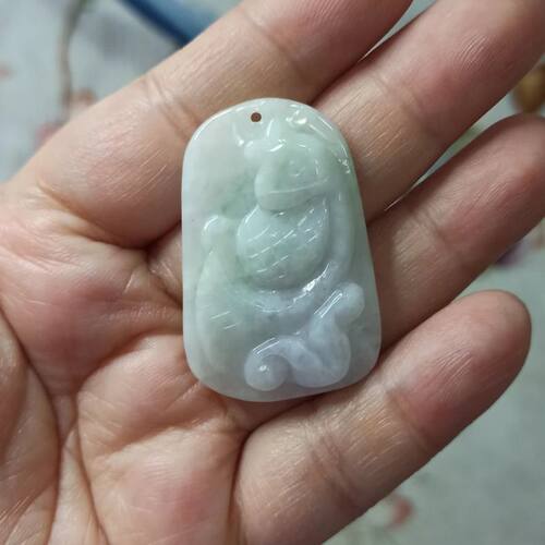 天然翡翠吊坠椿彩荷叶鱼年年有余