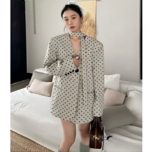 挂脖飘带波点西装女2026新款白色黑波点阔版西服韩系ins复古外套