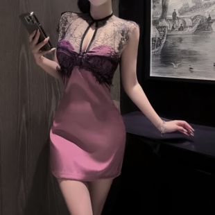 重工紫色缎面蕾丝拼接连衣裙女秋冬季新款纯欲收腰性感诱惑包臀裙