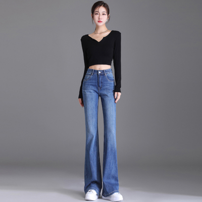 蓝色高腰微喇叭牛仔裤女2025年