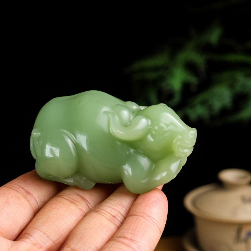 青白玉生肖牛扭转乾坤把件原石