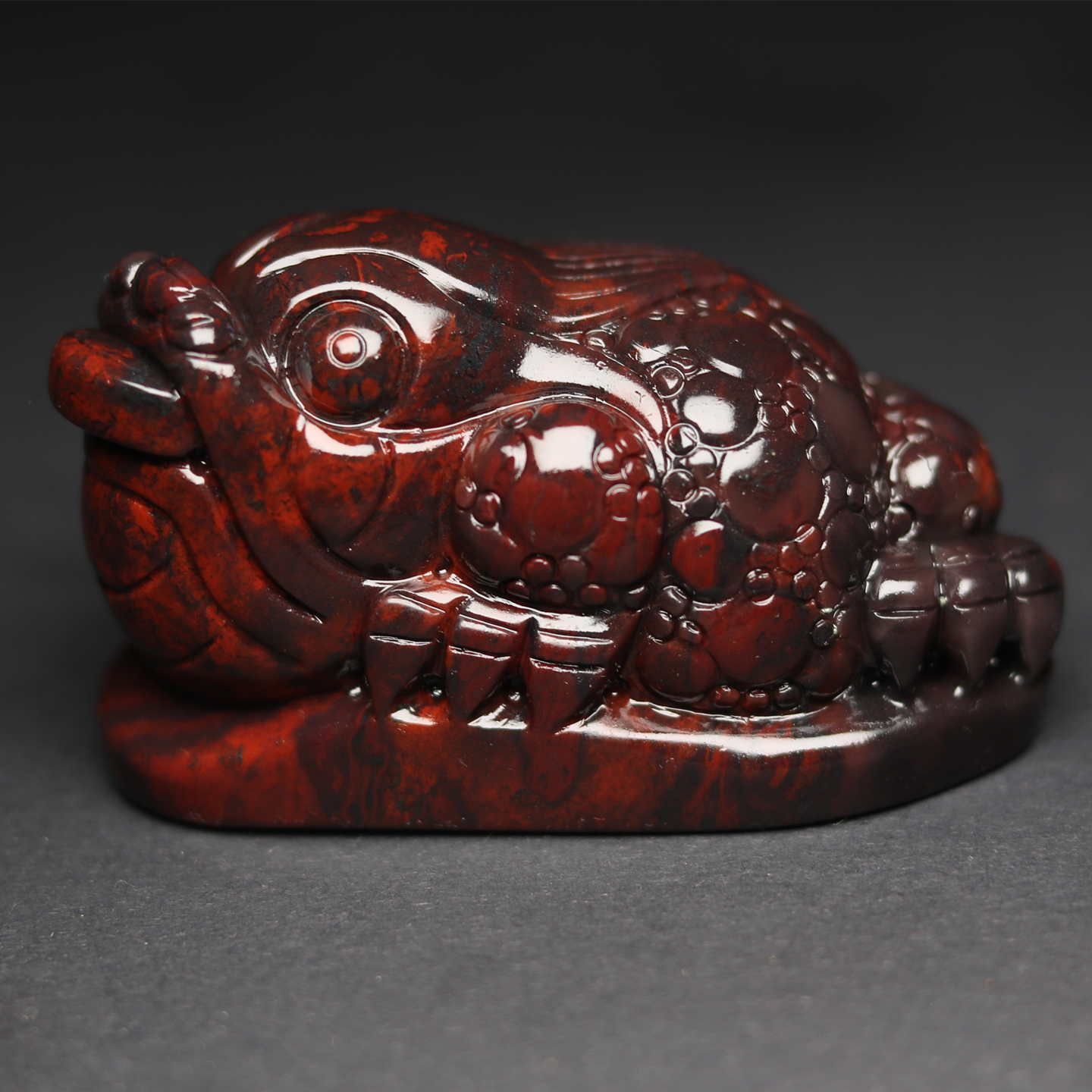 天然鸡血石桂林鸡血玉金蟾摆件手工雕刻生肖蟾蜍复古招财转运饰品