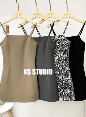 性感吊带小个子法式连衣裙女2026春秋通勤韩系显瘦气质收腰小黑裙