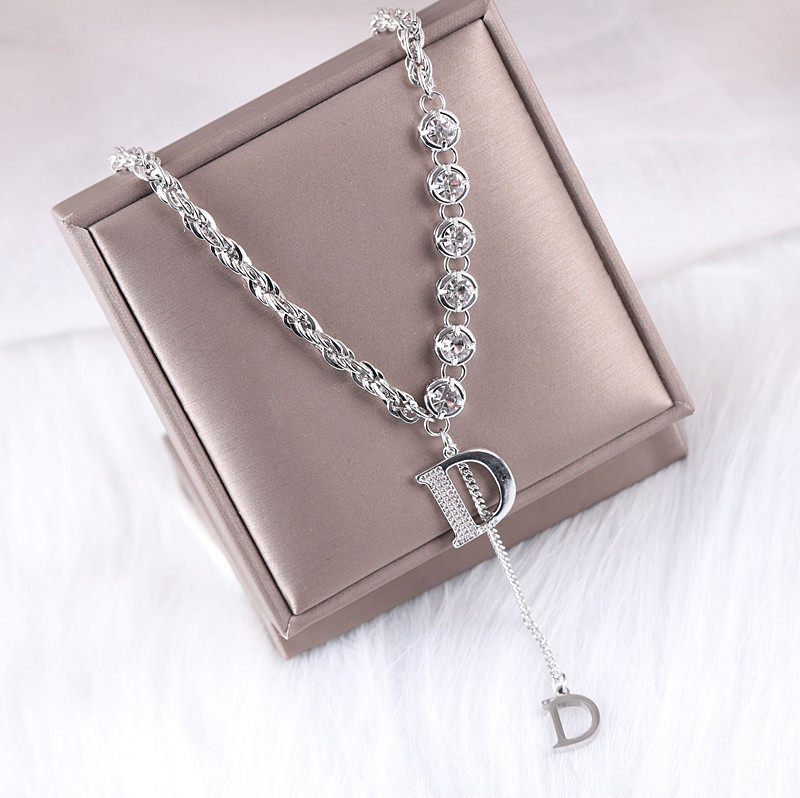 日韩高端毛衣链小众设计感2022年新款潮不掉色d字母长款挂件配饰