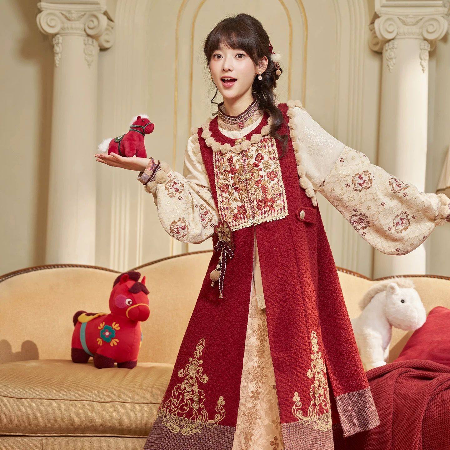 新中式汉服套装女重工刺绣比甲衬衫缎面提花半裙红色春节拜年服冬