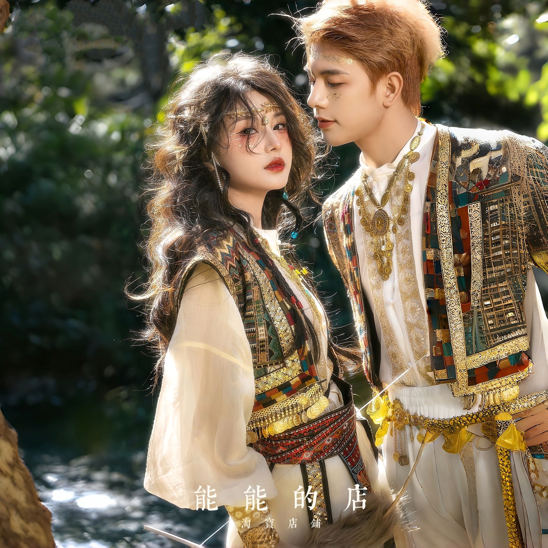 男女新疆维吾尔族服饰结婚照异域风情少数民族风婚纱照度假风神女